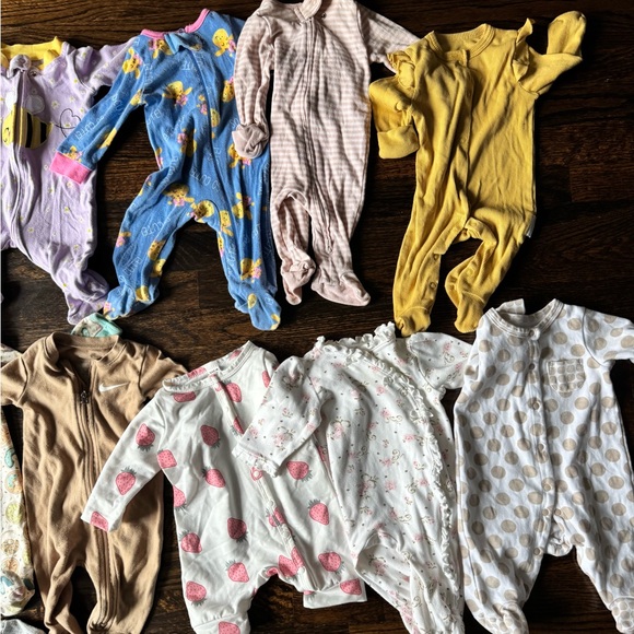 21 Assorted Baby One Piece Lot 0-3 Months - Picture 3 of 5